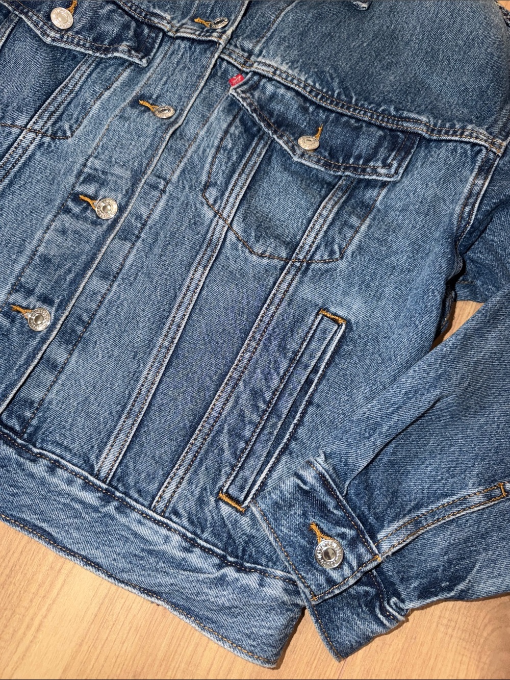 Levi's Medium Blue Denim Jacket with Button Front - Picture 4 of 6